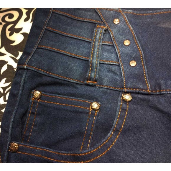 Diva Star Push Up Denim Blue Jeans Capris High Waist Whiskering NWT Size 13 - Picture 8 of 11